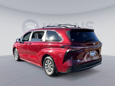 Used 2022 Toyota Sienna LE image 4