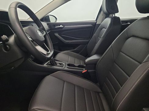 Used 2024 Volkswagen Jetta SE w/ Panoramic Sunroof Package image 17