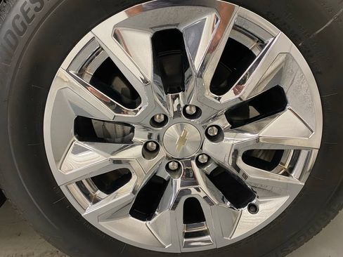 Used 2022 Chevrolet Suburban LT AWD/4WD image 24