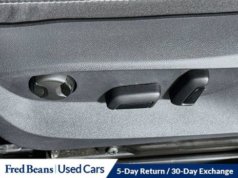 Used 2025 Volkswagen Taos SE AWD/4WD image 40