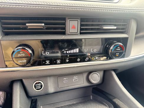 Used 2023 Nissan Rogue SV AWD/4WD image 18