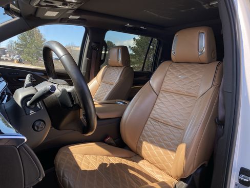 Used 2022 Cadillac Escalade ESV Sport w/ Touring Package image 7