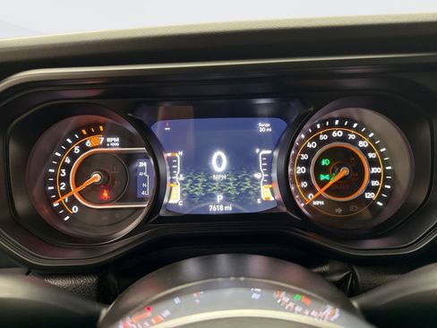 Used 2024 Jeep Wrangler Unlimited Sahara w/ Technology Group image 13