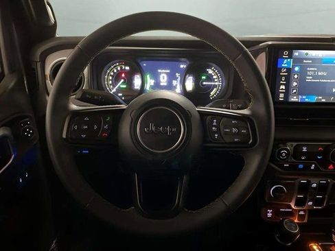 Used 2024 Jeep Wrangler Unlimited image 9