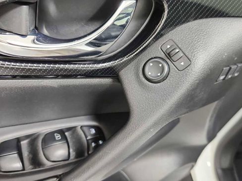 Used 2019 Nissan Rogue SL w/ Premium Package image 15