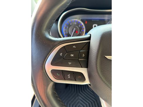 Used 2018 Chrysler 300 Touring L RWD image 14