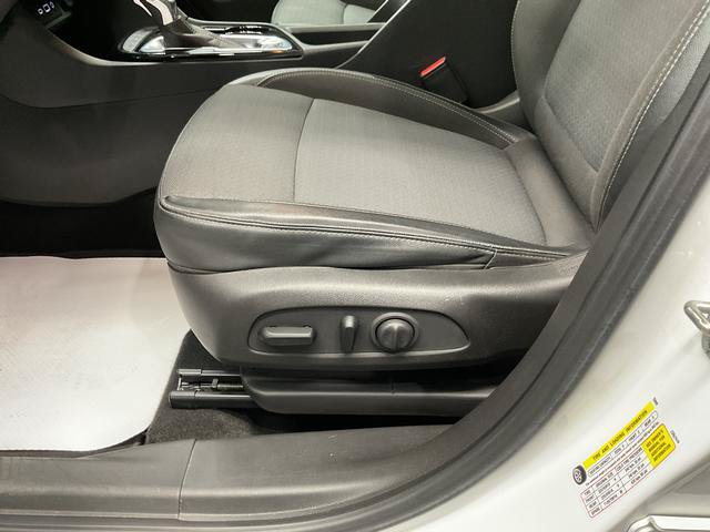 Used 2022 Buick Encore GX Preferred w/ Cold Weather Comfort Package AWD/4WD image 13