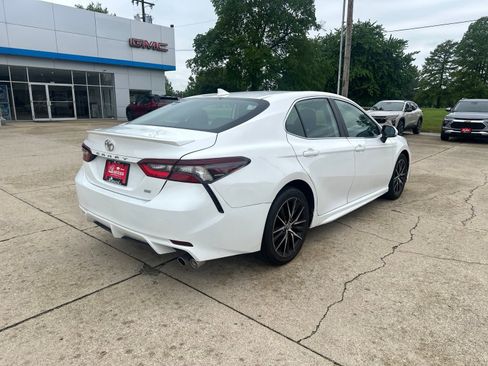 Used 2024 Toyota Camry SE FWD image 3