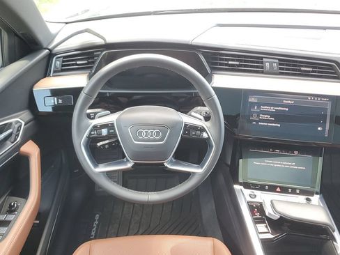 Certified 2024 Audi Q8 e-tron Premium Plus w/ Premium Plus Package AWD/4WD image 20