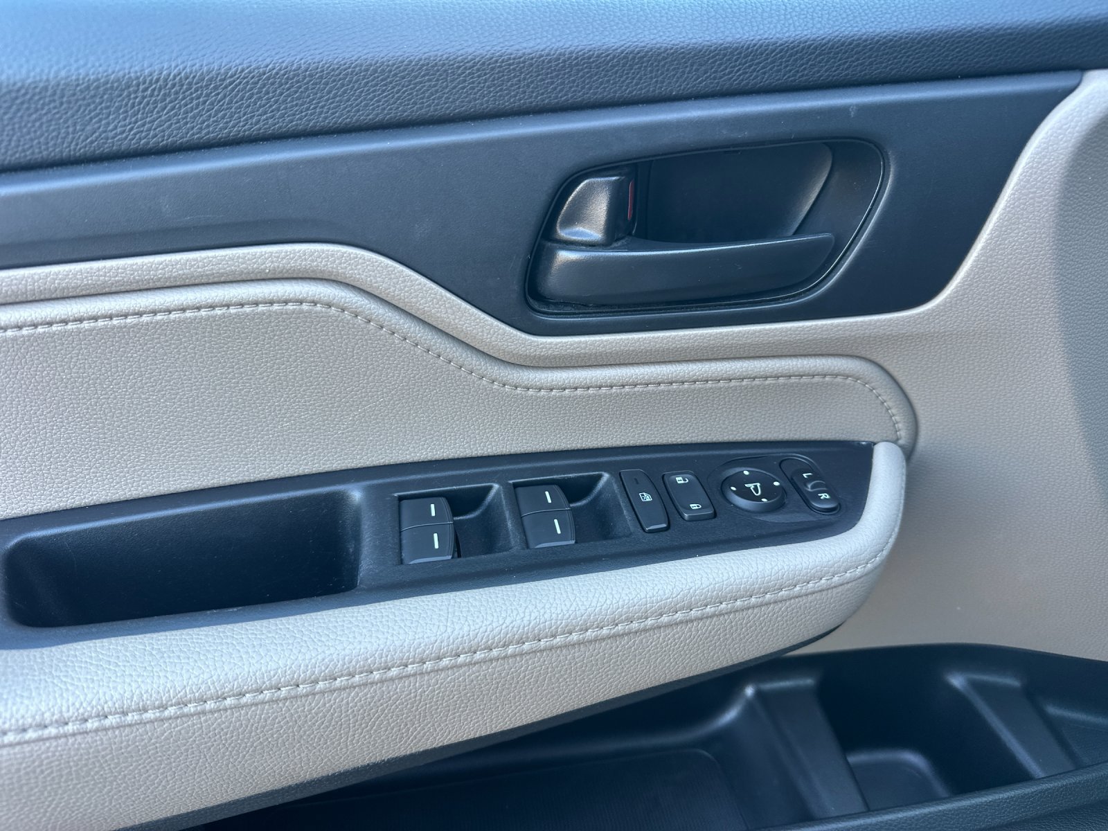Used 2021 Honda Odyssey EX image 10