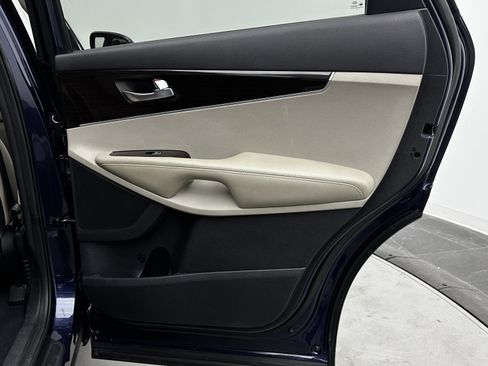 Used 2019 Kia Sorento LX image 31