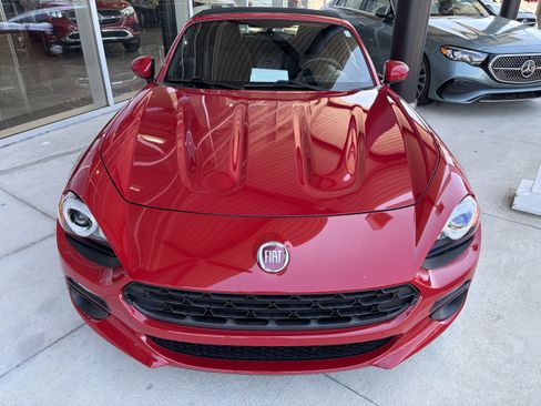 Used 2019 FIAT 124 Spider Classica w/ Technology Group image 2