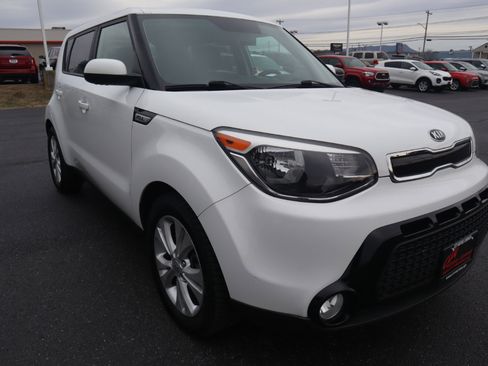 Used 2016 Kia Soul + image 28