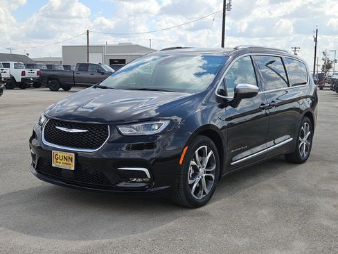 New 2026 Chrysler Pacifica Pinnacle image 7