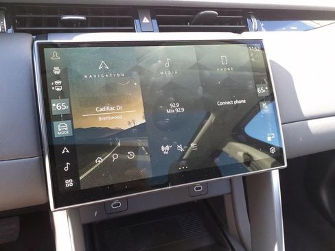 New 2025 Land Rover Discovery Sport S AWD/4WD image 9