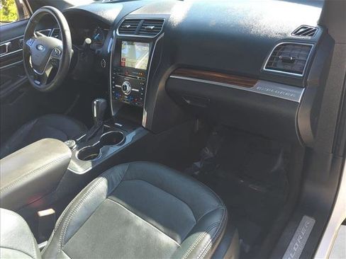 Used 2018 Ford Explorer Limited image 22