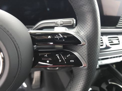 Used 2025 Mercedes-Benz GLS 450 4MATIC image 13