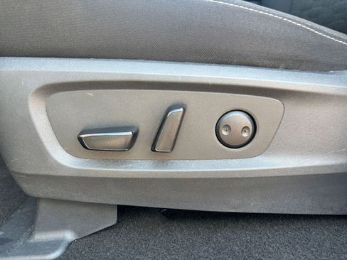 Used 2025 Nissan Pathfinder SV FWD image 22