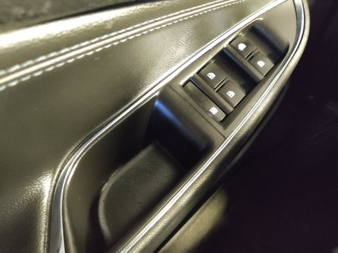 Used 2017 Chevrolet Cruze Premier FWD image 27