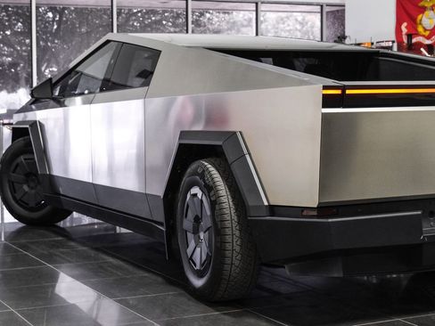 Used 2025 Tesla Cybertruck AWD Crew Cab image 15