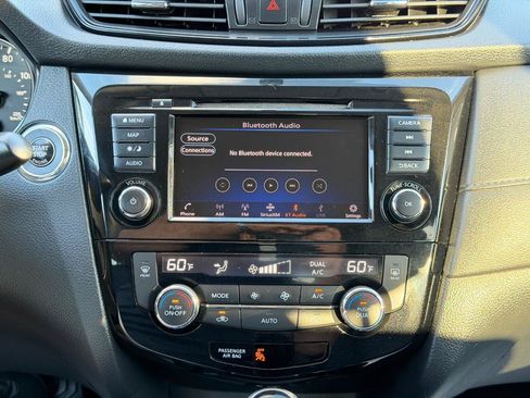 Used 2018 Nissan Rogue SV AWD/4WD image 62