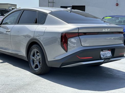Used 2025 Kia K4 LXS image 5
