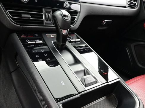 Certified 2023 Porsche Macan AWD/4WD image 11