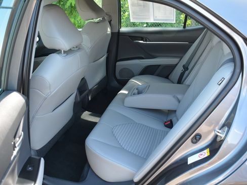 Used 2018 Toyota Camry SE w/ Convenience Package FWD image 20