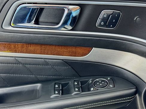 Used 2016 Ford Explorer Platinum image 21