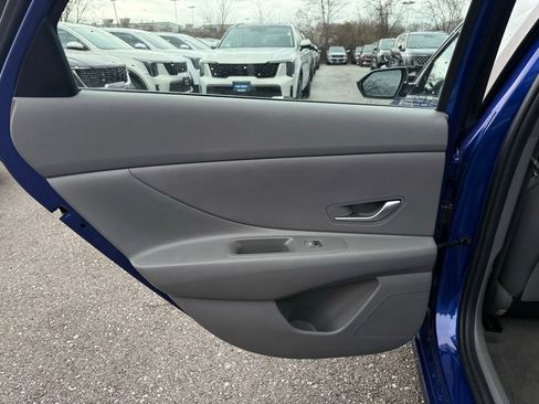 Used 2024 Hyundai Elantra SE image 8