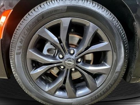 Used 2020 Chrysler Pacifica Touring-L Plus w/ S Appearance Package FWD image 31