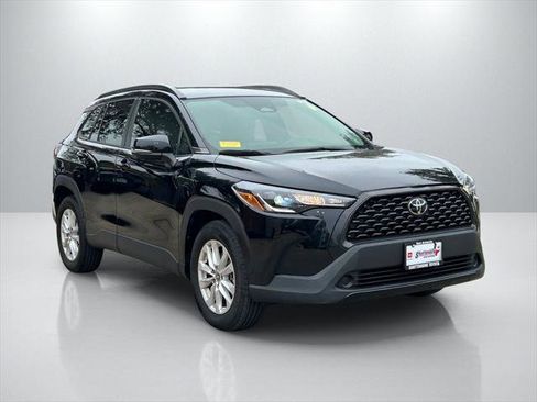 Certified 2023 Toyota Corolla Cross LE FWD image 3