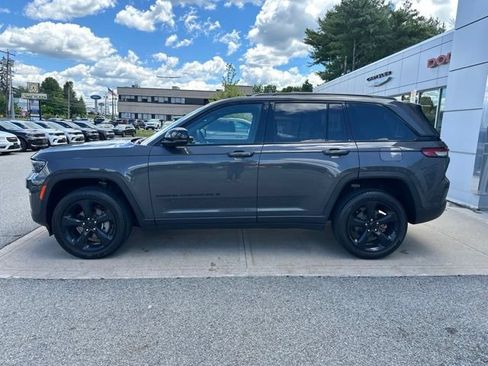 Used 2023 Jeep Grand Cherokee Altitude AWD/4WD image 5