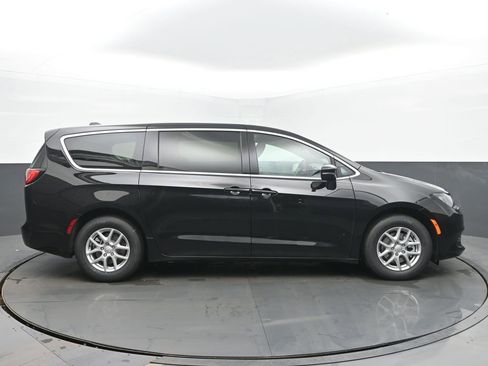 New 2026 Chrysler Voyager LX image 6