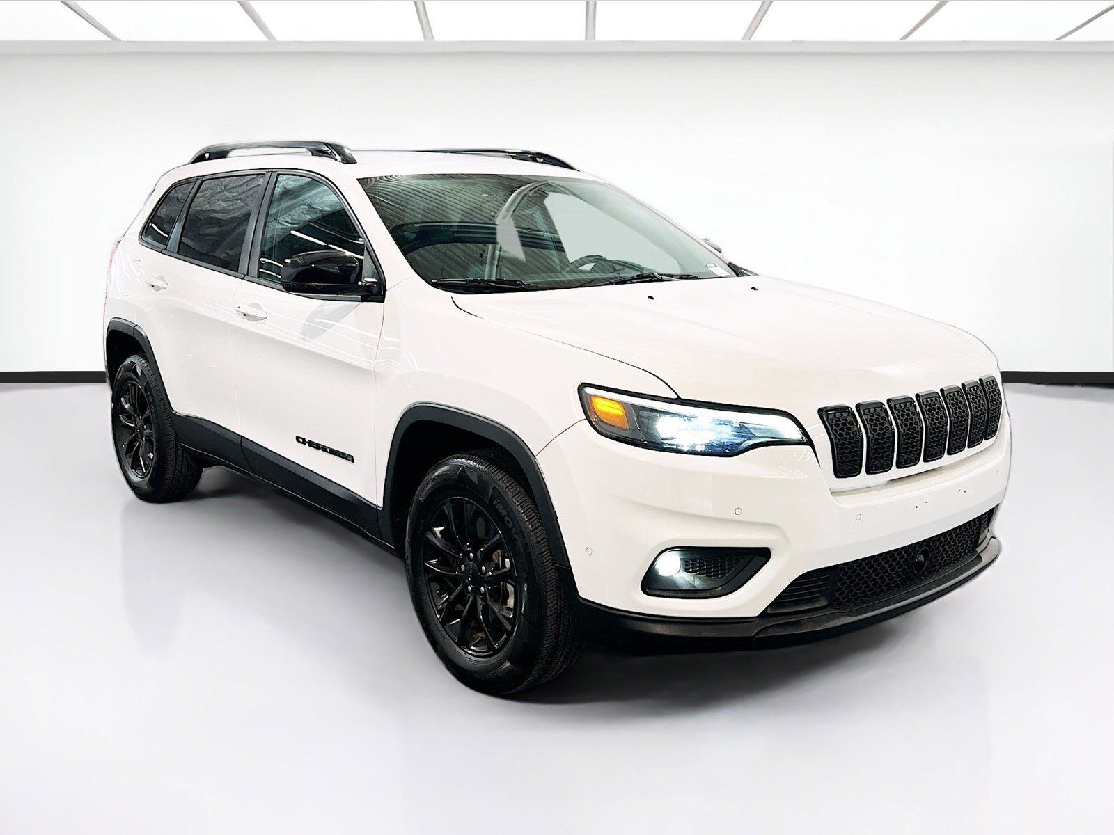 Used 2023 Jeep Cherokee Altitude Lux AWD/4WD image 3