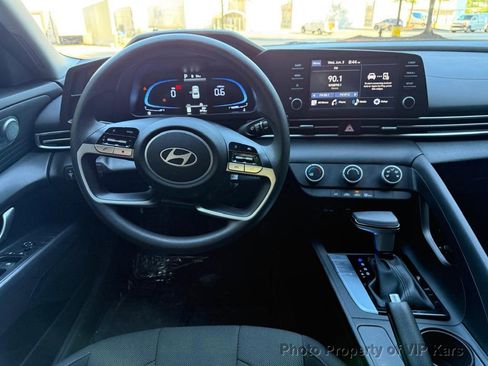 Used 2024 Hyundai Elantra SE FWD image 16