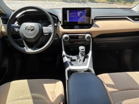 Used 2025 Toyota RAV4 XLE w/ Convenience Package image 29