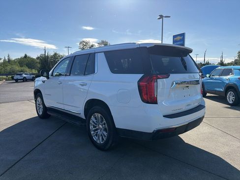 Used 2024 GMC Yukon SLT w/ SLT Luxury Package AWD/4WD image 3