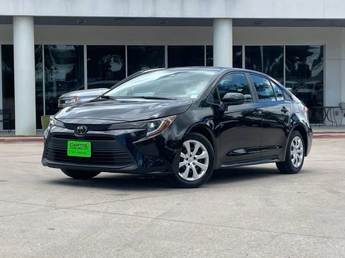 Used 2024 Toyota Corolla LE FWD image 2