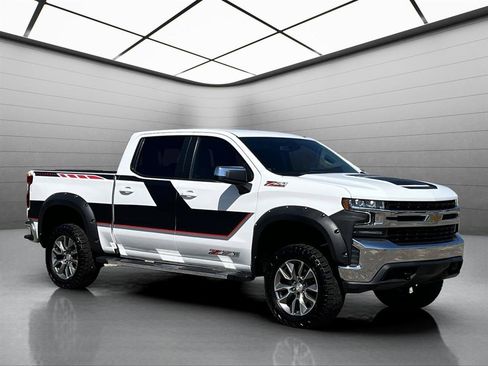 Used 2022 Chevrolet Silverado 1500 LT AWD/4WD image 3