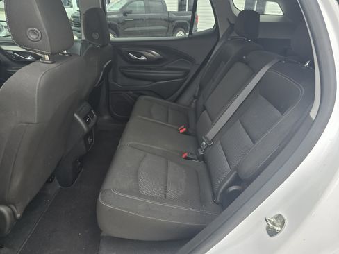 Used 2022 GMC Terrain SLE w/ Driver Convenience Package image 9