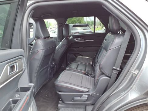 Used 2025 Ford Explorer ST-Line w/ ST-Line Street Pack AWD/4WD image 19
