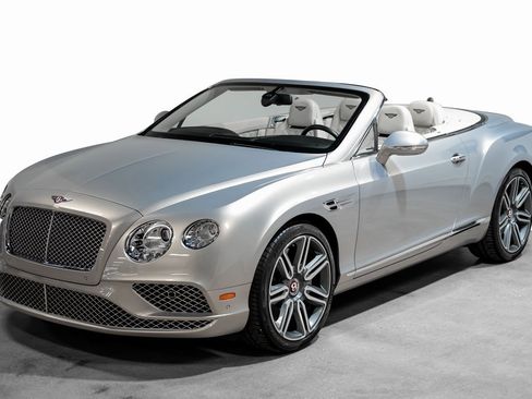 Used 2017 Bentley Continental GT image 32
