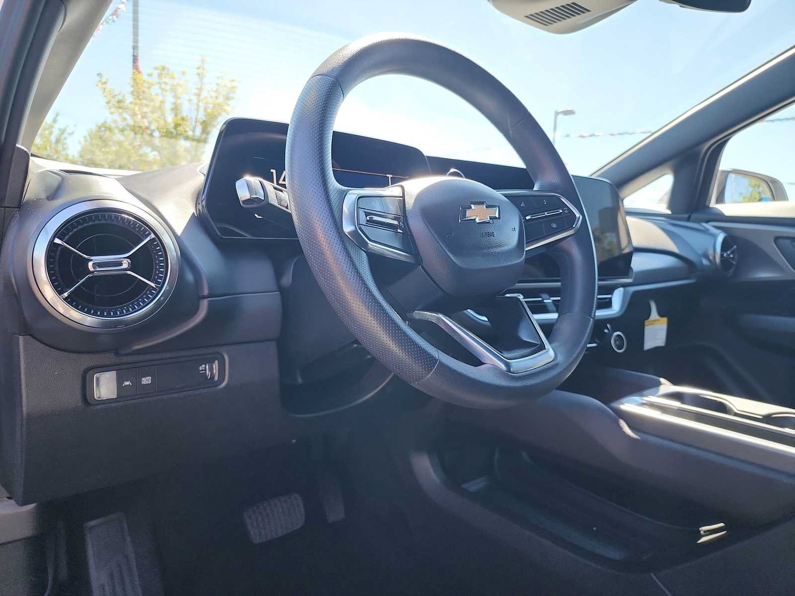 Used 2025 Chevrolet Equinox EV LT FWD image 10
