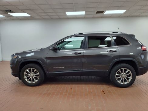 Used 2019 Jeep Cherokee Latitude Plus image 2