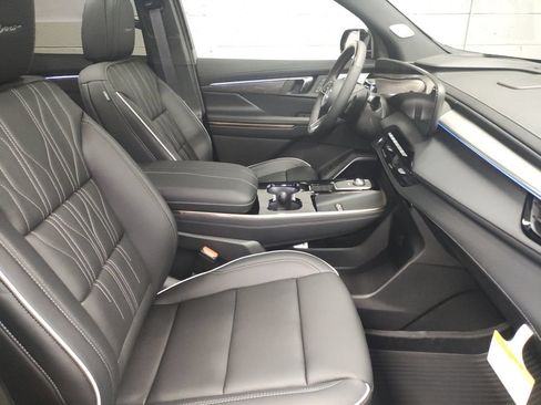 New 2026 Buick Enclave Avenir w/ Super Cruise Package FWD image 7
