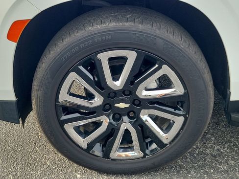 Used 2021 Chevrolet Suburban Premier w/ Premium Package image 11