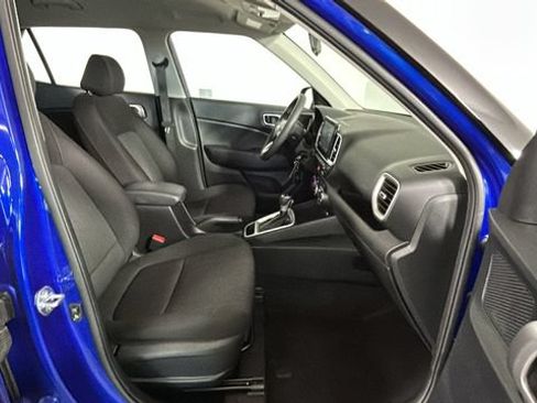 Certified 2025 Hyundai Venue SE FWD image 30