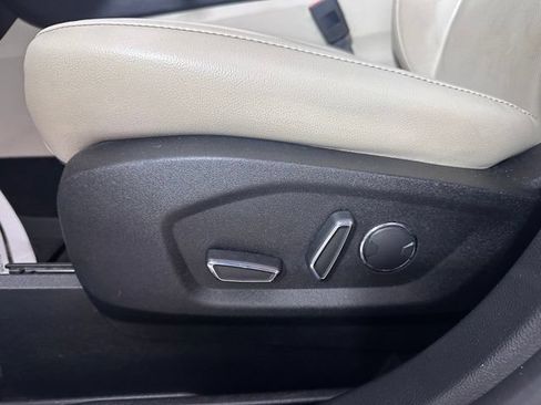Used 2019 Ford Edge Titanium w/ Equipment Group 301A AWD/4WD image 22