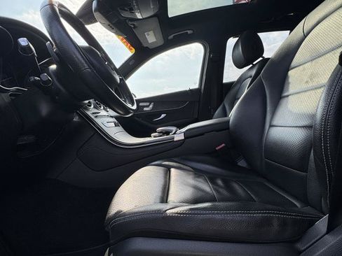 Used 2018 Mercedes-Benz GLC 300 4MATIC w/ Multimedia Package image 8